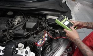 Faktor yang Membuat Aki Mobil Listrik Cepat Rusak aki mobil listrik